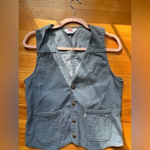 90s Levi’s corduroy vest